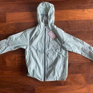 On Women’s Ultra Jacket *Tags still on*